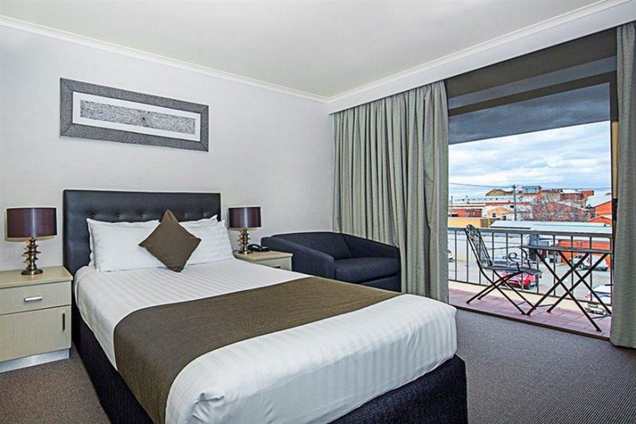Mantra Pavilion Hotel Wagga Wagga Exterior photo